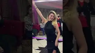 kim bu düğünde olmak istemez ki kadın çok fena 🔥 salla kalçayı etekler havalansin 🔥 beğen abone ol