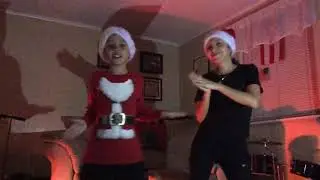 Chuck e. Cheese Happy Dance (Christmas Edition)