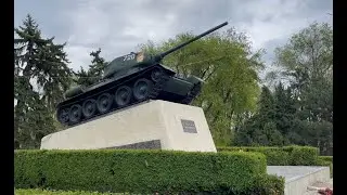 Монумент-танк T-34 в Бельцах.