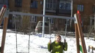Я качаюсь на качельке!