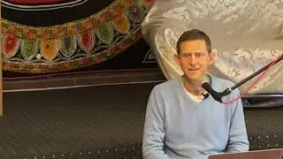 Почему в книгах я читаю не только тексты, но и комментарий к ним Шрилы Прабхупады?