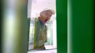 Мужик просит таблетки в аптеке