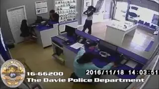 Caugh On Camera: Black Guy Snatches Iphones From Metro PCS Store