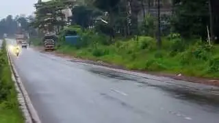 LiveLeak.com - Fly By Lamborghini Gallardo and Suzuki GSXR in mangalore