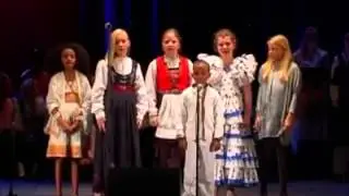 White Children singing Gospel in Amharic የ ፈረንጅ ልጆች 'ሀይል የ እግዚኣብሄር ነው' ን ሲዘምሩ