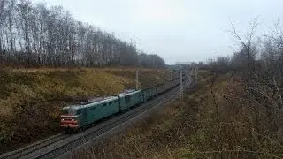 Электровоз ВЛ10-302 с грузовым поездом