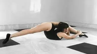 Anushka Karmakar yoga contortion leg behind head