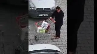 Poşet parası vermek istemeyince.