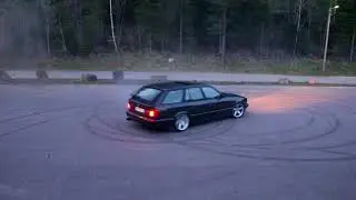 Bmw E34 540i burning some rubber