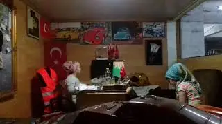 babasının dükkanında şov yapankızlar