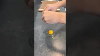 Can you scoop up an egg? 🍳 #kitchenhack #scoop #slicy #bemine #pizza
