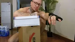 Распаковка, но честно говоря, уже  не смешно.