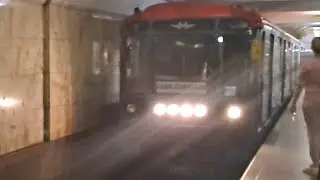 Электропоезд 81-717/714 Номерной на Станции Театральная // 18 июля 2024
