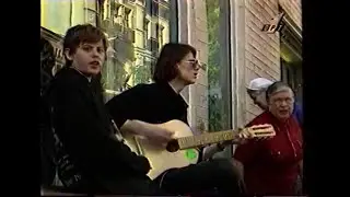 Виктор Цой (Кино)  - Печаль на гитаре на улице в 90-ые