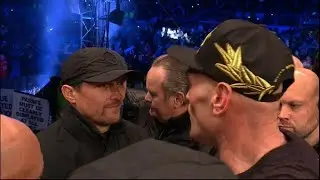 Усик піднявся в ринг до Тайсoна Ф'юpі після його перемоги над Чисорою