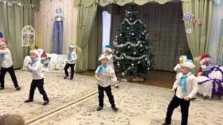 Танец Снеговиков на Новогоднем утреннике в старшей группе
