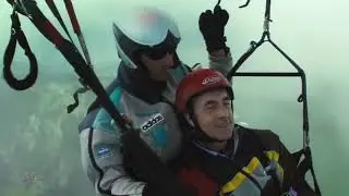 A hilarious scene from the beautiful movie Intouchables (2011) 2