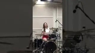 Aura kasih nge drum sampai gak sadar itunya keliatan😁#shorts #viral #aurakasih