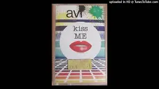 Avi - Kiss Me