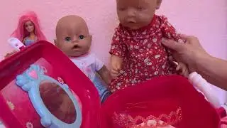Беби бон Эмили и Эмма собираются на день рождения  Драгоценности в шкатулке Красят губы