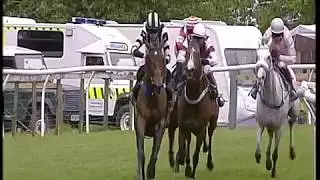 Oliver's Gold winning at Cartmel 29 May 2017