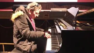 La chiave armonica dell’Universo CORRADO MALANGA riscalda per Bollani il piano accordato a 432 hz