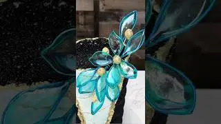 I LOVE using Satin Ice Isomelts to make these Sugar petals! 