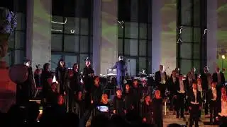 Опера пред  Операта.