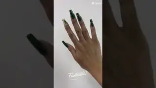 Трендовый маникюр с зеленым лаком