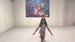 Shrika teaching Gymnastics - How to do Splits