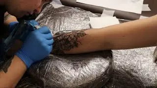 Татуировка цветы на предплечье