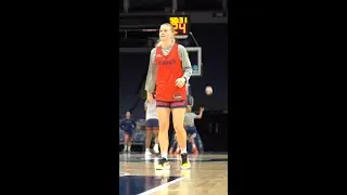 Julie Vanloo is BACK!