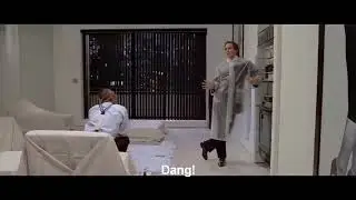Патрик Бейтман включил К А С С Е Т У |  Patrick Bateman turned the C A S S E T T E on