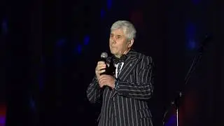 Поёт Владимир Бубеков