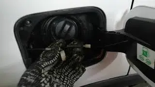 How to open the fuel filler flap on a 2018 Renault Captur