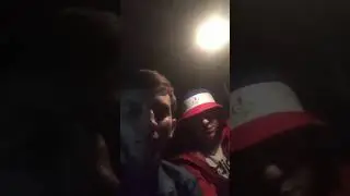 Зачитали рэпа в машине.