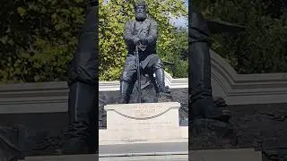 Памятник Императору Александру 3 на месте Малого дворца в Ливадийском дворце, где скончался он