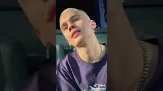 Милохин поёт песню на английском...