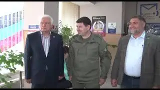 Началась выдача 10 тысяч рублей семьям школьников в отделениях почты