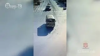 В Кемерове полицейские устанавливают обстоятельства ДТП с участием пассажирского автобуса