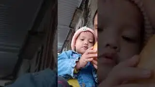 Mưa lụt nên Coca phải ăn mì