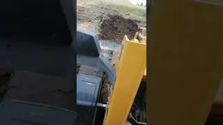 Димон копает яму...