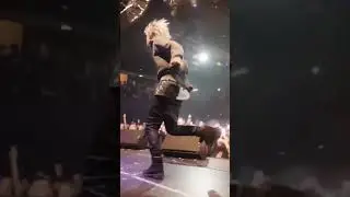 Шайни дико раздаёт под Yeyo на концерте 