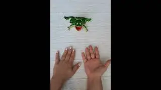Игра с ладошками на столе. Лягушка.