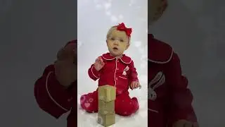Милашка-обаяшка собирает кубики 