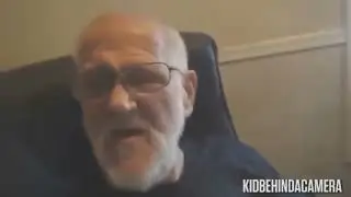 ЗЛОЙ ДЕД ЖРЕТ ГОВНО В КАРАМЕЛИ