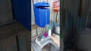 дачный умывальник с кранчиком из канистры
