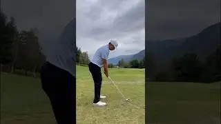 Difficult tee shot OB to the right and left ⛳️ #golfshorts #simplegolftips #golf