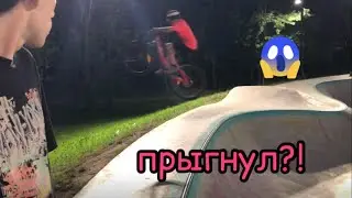 ДИКИЙ ШКОЛЬНИК прыгает через пул | драка в скейтпарке