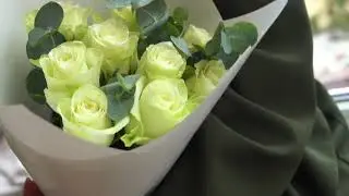 Букет из 9 белых роз Кения Standart с эвкалиптом